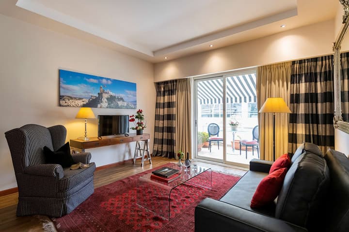 Best Western Plus Embassy Hotel