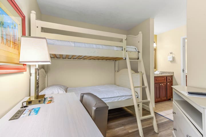 Holiday Inn & Suites Clearwater Beach by IHG