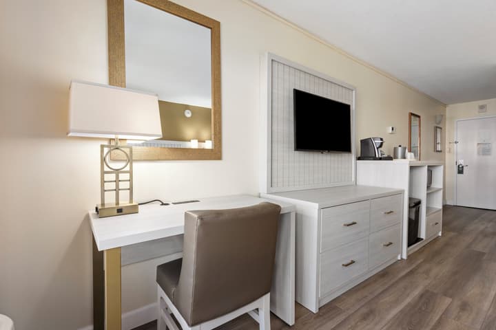 Holiday Inn & Suites Clearwater Beach by IHG