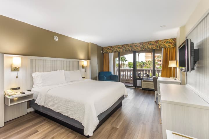 Holiday Inn & Suites Clearwater Beach by IHG