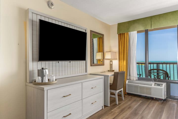 Holiday Inn & Suites Clearwater Beach by IHG