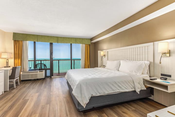 Holiday Inn & Suites Clearwater Beach by IHG