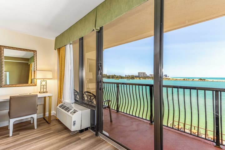 Holiday Inn & Suites Clearwater Beach by IHG