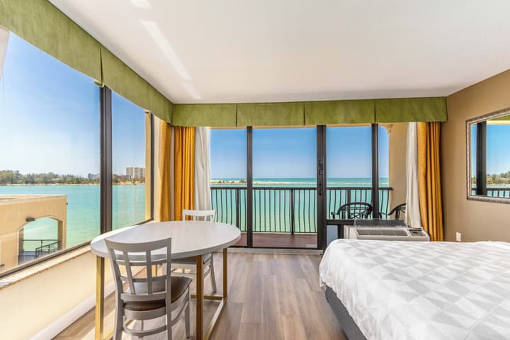 Holiday Inn & Suites Clearwater Beach by IHG