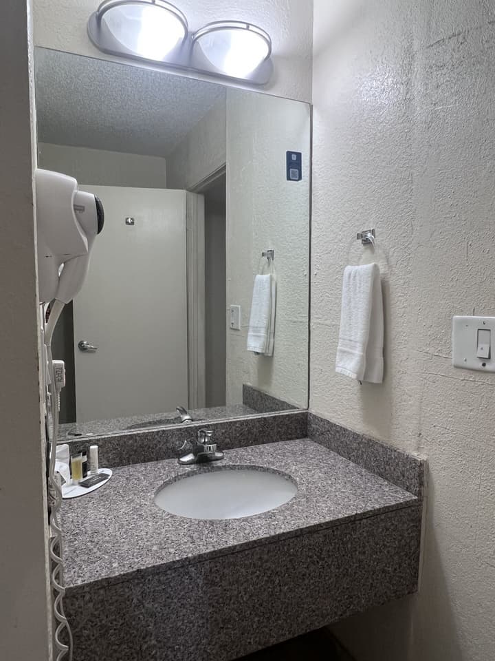 Super 8 by Wyndham Ft Stockton