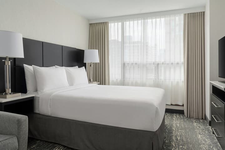 Chelsea Hotel, Toronto