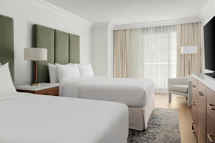 Chelsea Hotel, Toronto