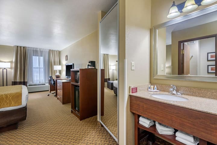Comfort Inn & Suites Springfield I-44