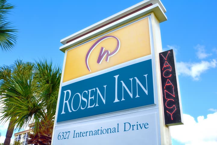 Rosen Inn, closest to Universal