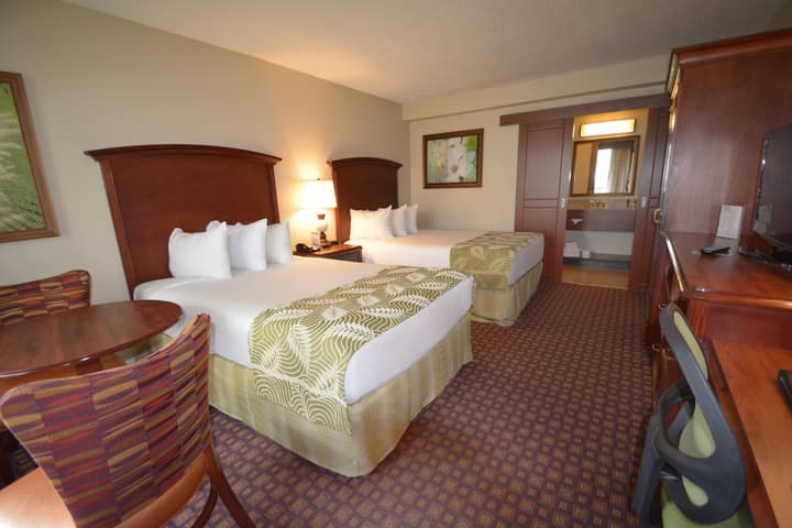 Rosen Inn, closest to Universal