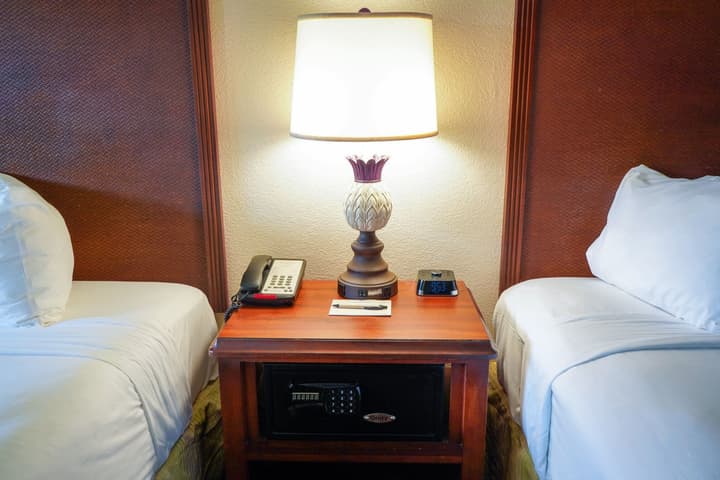 Rosen Inn, closest to Universal