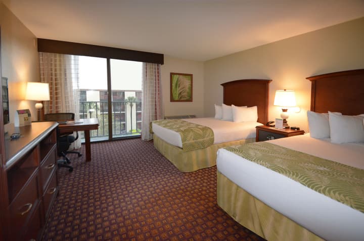Rosen Inn, closest to Universal