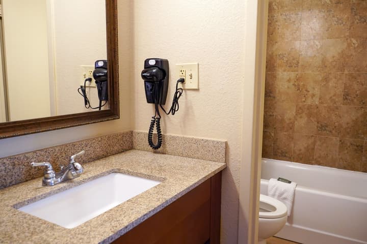 Rosen Inn, closest to Universal