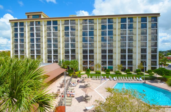 Rosen Inn, closest to Universal