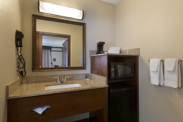 Rosen Inn, closest to Universal