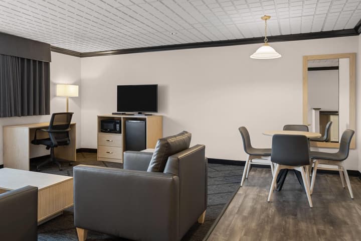 Sternwheeler Hotel & Conference Centre, Trademark by Wyndham