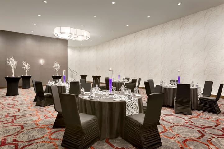 DoubleTree by Hilton Toronto Airport West