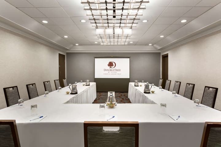 DoubleTree by Hilton Toronto Airport West