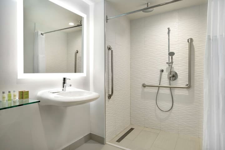 DoubleTree by Hilton Toronto Airport West