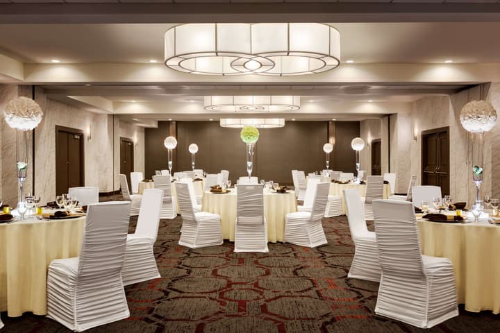 DoubleTree by Hilton Toronto Airport West