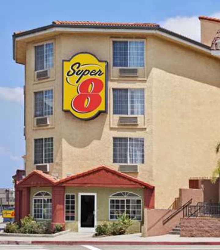 Super 8 by Wyndham Los Angeles Downtown