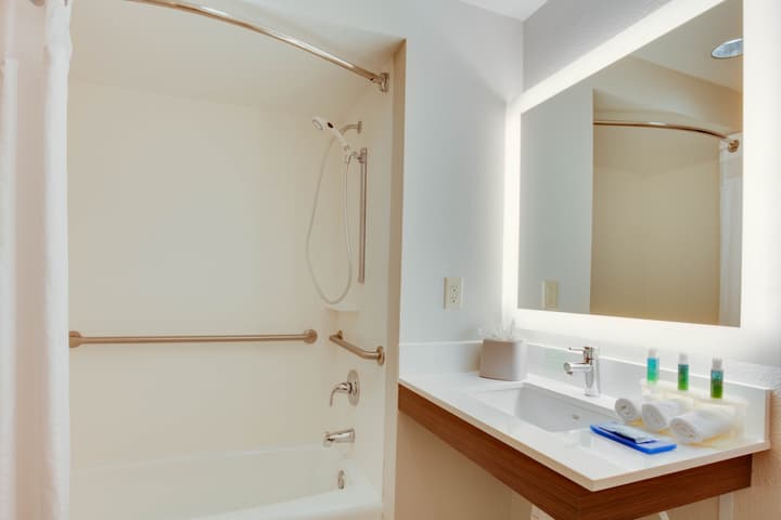Holiday Inn Express Orlando International Airport by IHG
