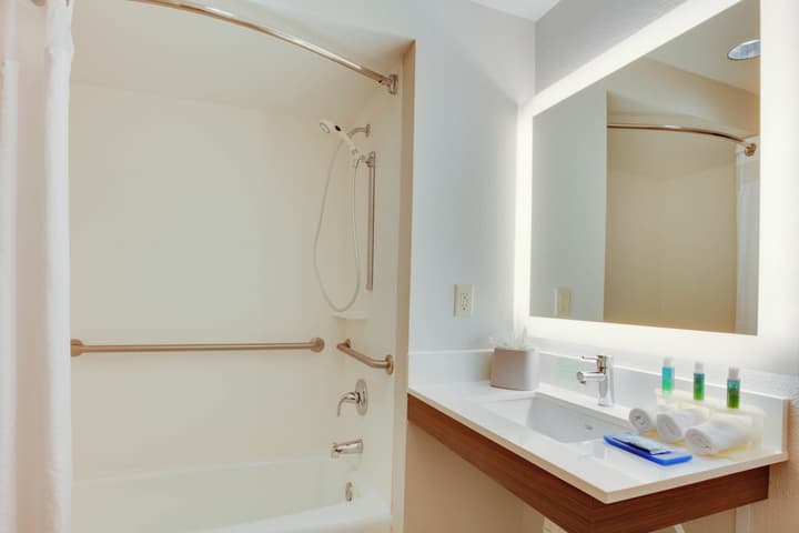Holiday Inn Express Orlando International Airport by IHG