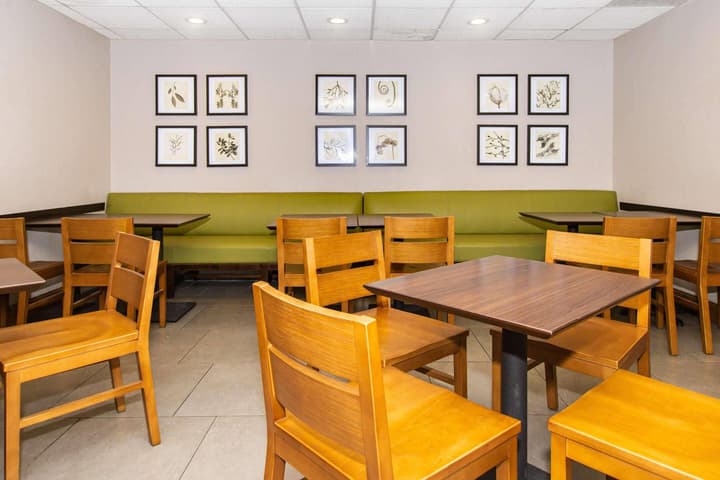 Country Inn & Suites by Radisson, Rapid City, SD