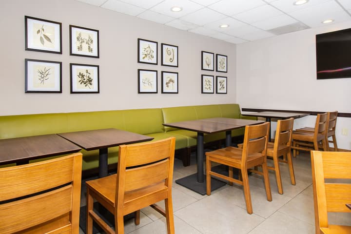 Country Inn & Suites by Radisson, Rapid City, SD