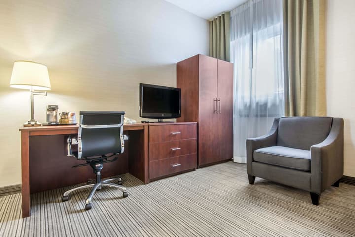 Comfort Inn & Suites