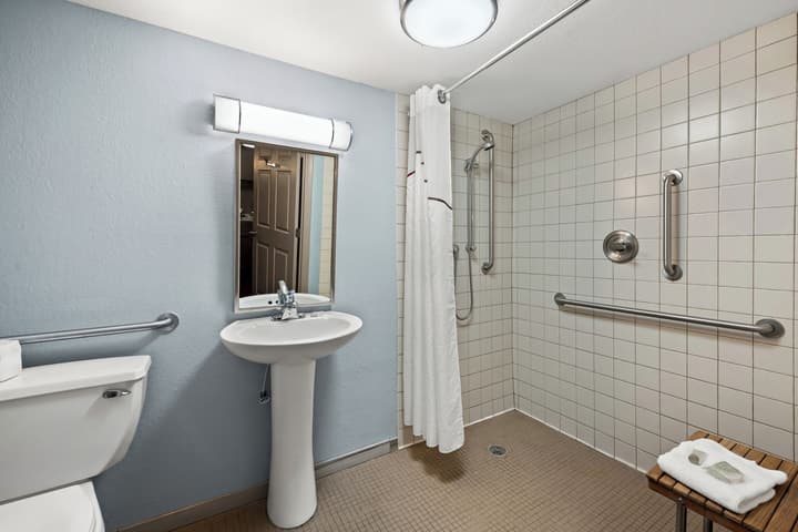 Red Roof Inn PLUS+ & Suites Naples Downtown-5th Ave S