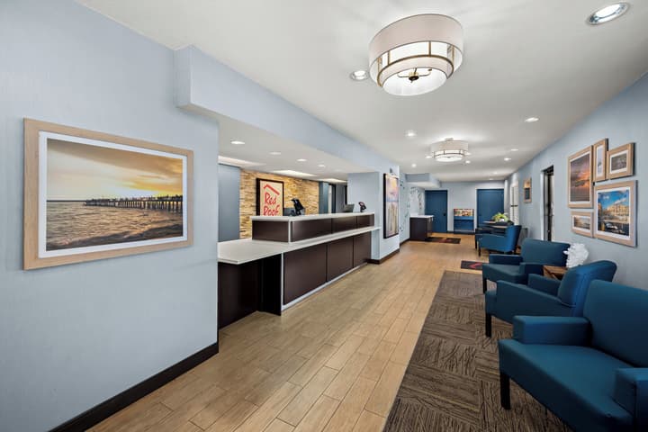 Red Roof Inn PLUS+ & Suites Naples Downtown-5th Ave S