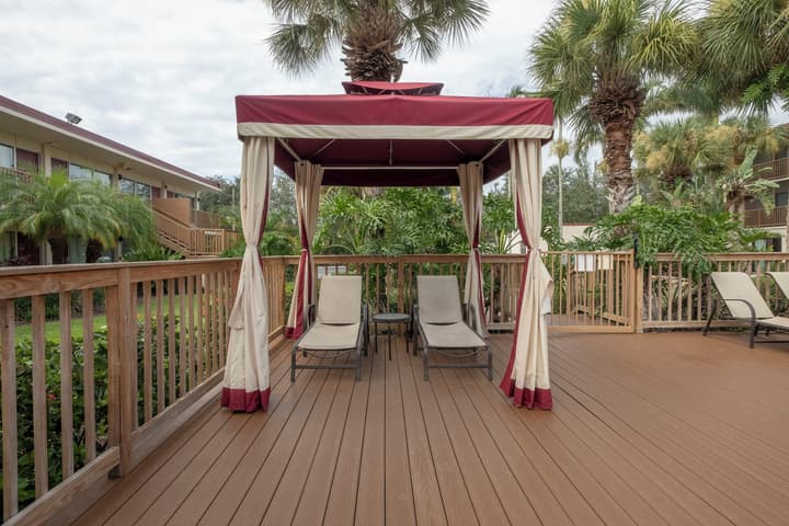 Red Roof Inn PLUS+ & Suites Naples Downtown-5th Ave S