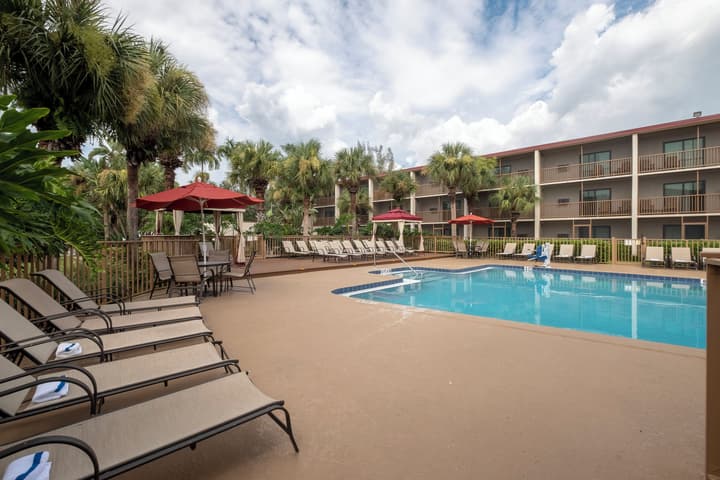 Red Roof Inn PLUS+ & Suites Naples Downtown-5th Ave S