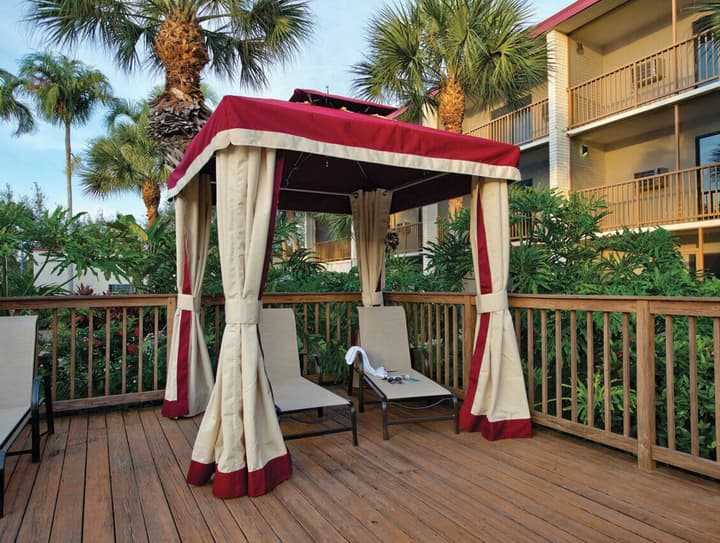 Red Roof Inn PLUS+ & Suites Naples Downtown-5th Ave S