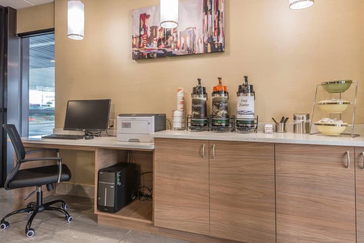 Quality Inn & Suites Downtown Windsor