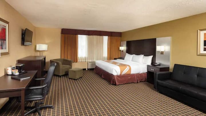 Quality Inn & Suites Downtown Windsor