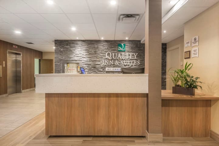 Quality Inn & Suites Downtown Windsor