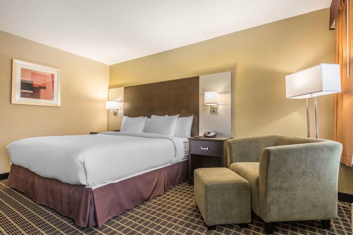 Quality Inn & Suites Downtown Windsor