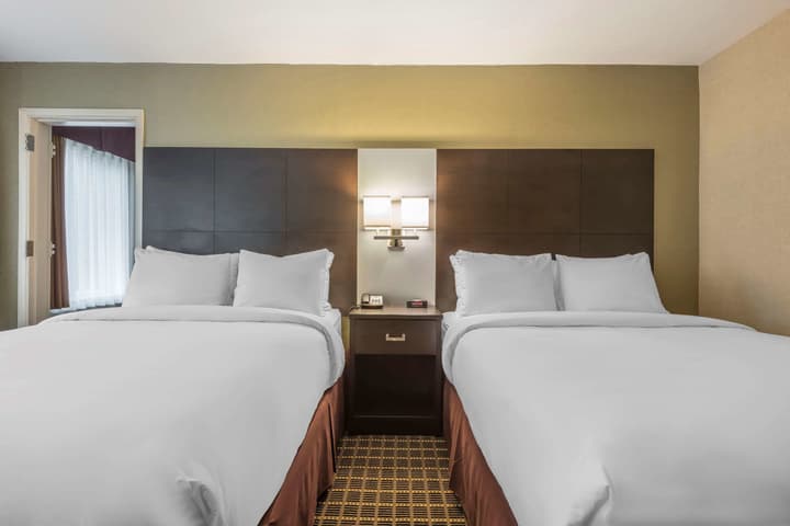 Quality Inn & Suites Downtown Windsor