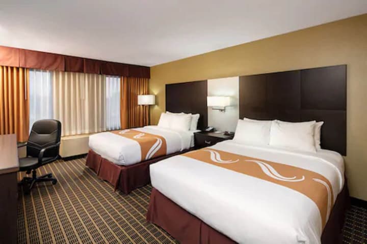 Quality Inn & Suites Downtown Windsor