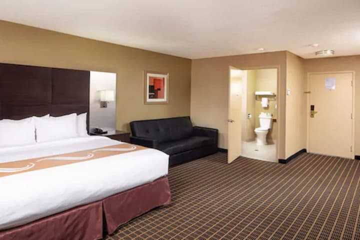 Quality Inn & Suites Downtown Windsor