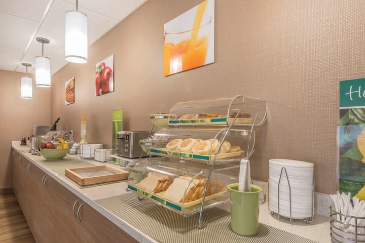 Quality Inn & Suites Downtown Windsor