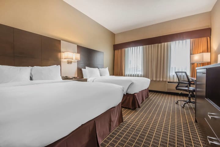 Quality Inn & Suites Downtown Windsor