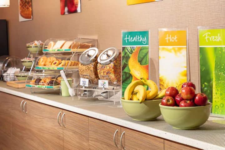 Quality Inn & Suites Downtown Windsor