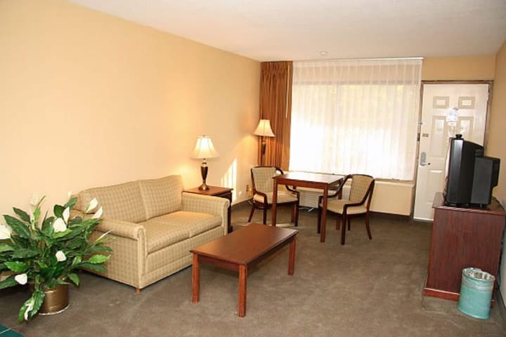 Americas Best Value Inn Springfield - Mansion View