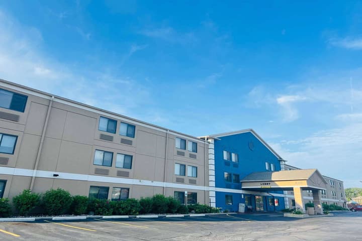 AmericInn by Wyndham Glendale/Milwaukee