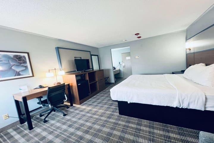 AmericInn by Wyndham Glendale/Milwaukee