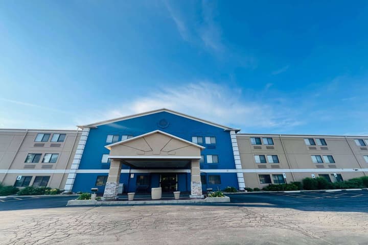 AmericInn by Wyndham Glendale/Milwaukee