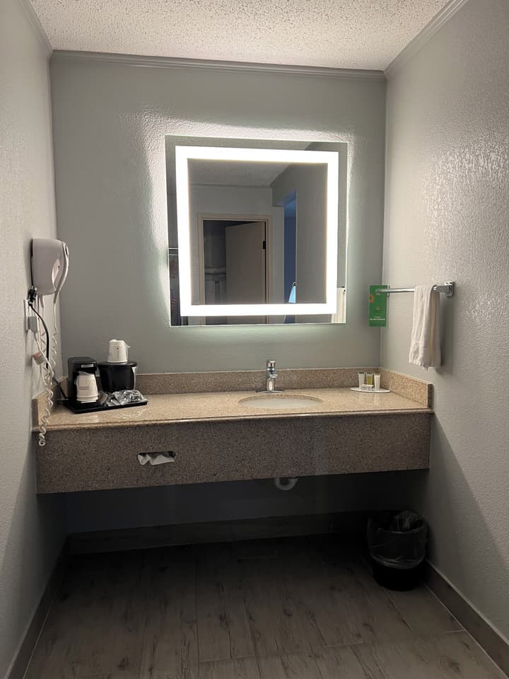 AmericInn by Wyndham Glendale/Milwaukee
